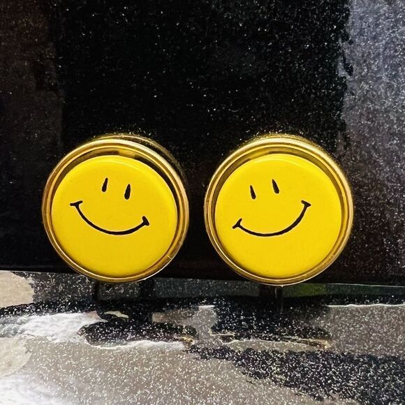 Vintage Yellow SMILEY FACE Button Gold Fun Cute Happy Joy Grin Earrings 1425 - Picture 1 of 11